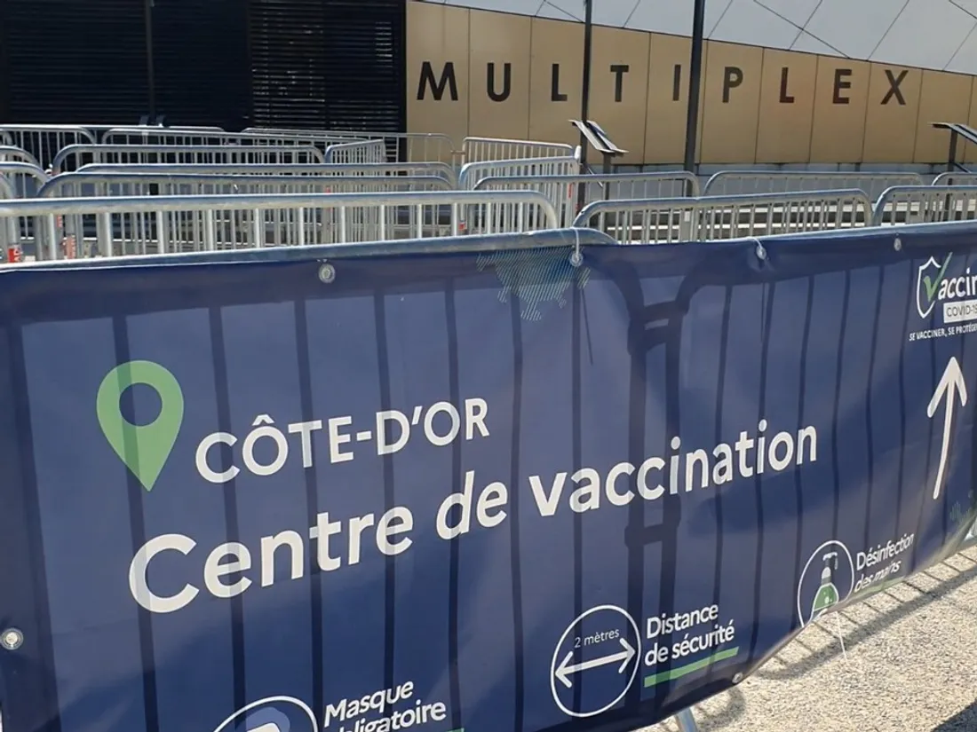 COVID-19 : rappel vaccinal ouvert à tous les adultes et retour du masque obligatoire en intérieur